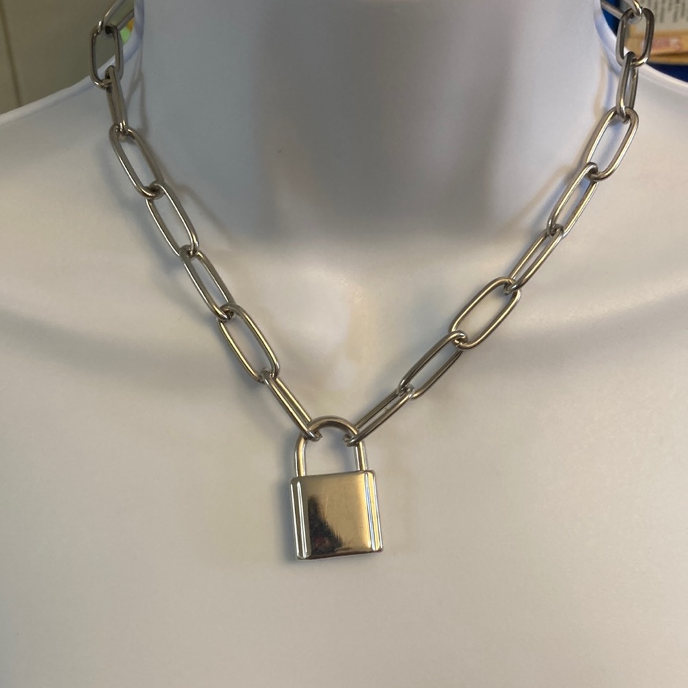 🔥Paperclip chain with padlock NWOT - Picture 1 of 1